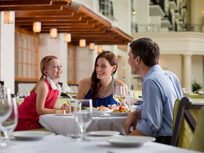 Family dining at a Gaylord Opryland restaurant