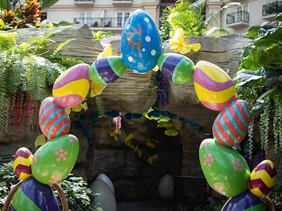 Large egg in atrium gardens at Gaylord Palms