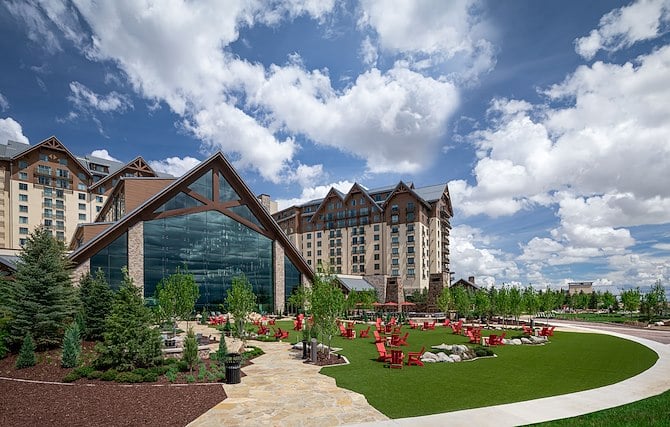 Grand Lodge at Gaylord Rockies with view of Rocky Mountains