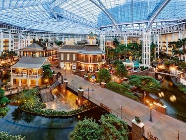 Delta atrium at Gaylord Opryland with indoor river and shops