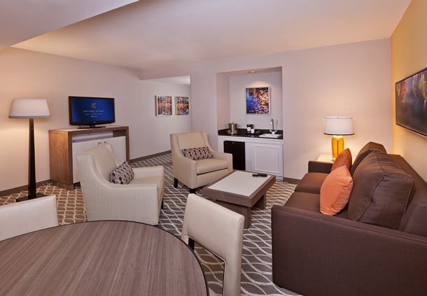 One-Bedroom Deluxe Suite King Living Room