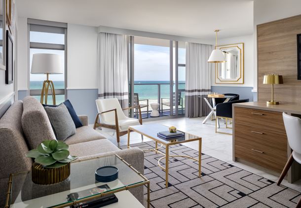 King Ocean Front Suite - Living Area 