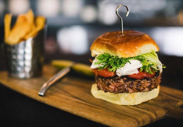 Crafted North Lounge - The Upscale Burger