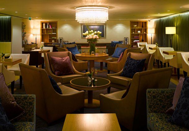 Club Lounge – Sitting & Dining Area 